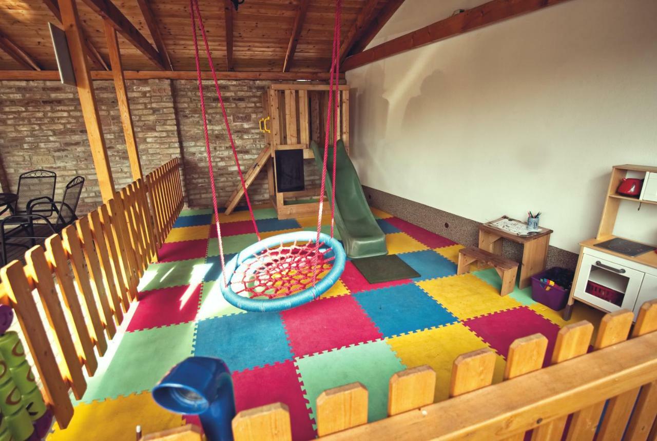 Penzion Kratochvíl Dolní Dunajovice Exterior foto